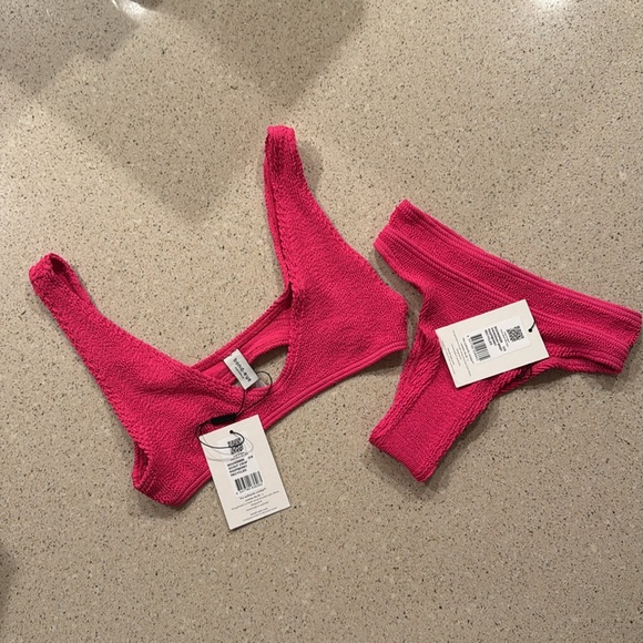 bond-eye Rasperry Bikini Set - Picture 4 of 4